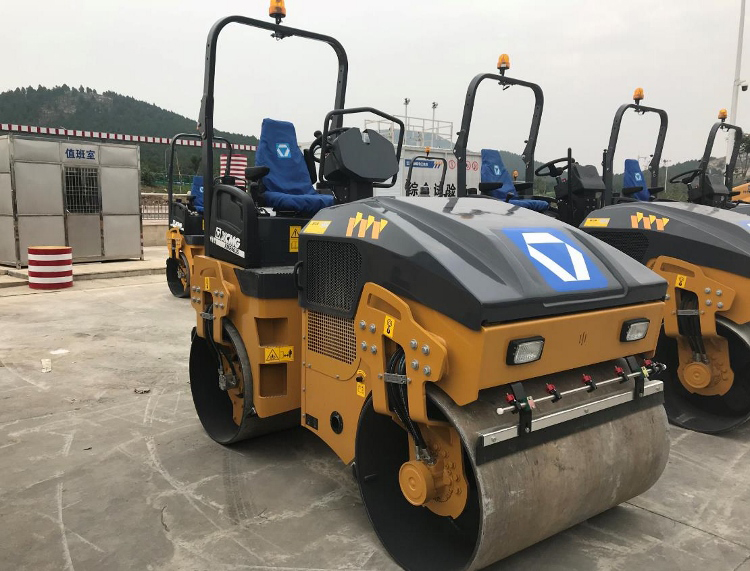 XCMG 4 ton Light double drum vibratory roller earth compactor machine XMR403 small road roller price